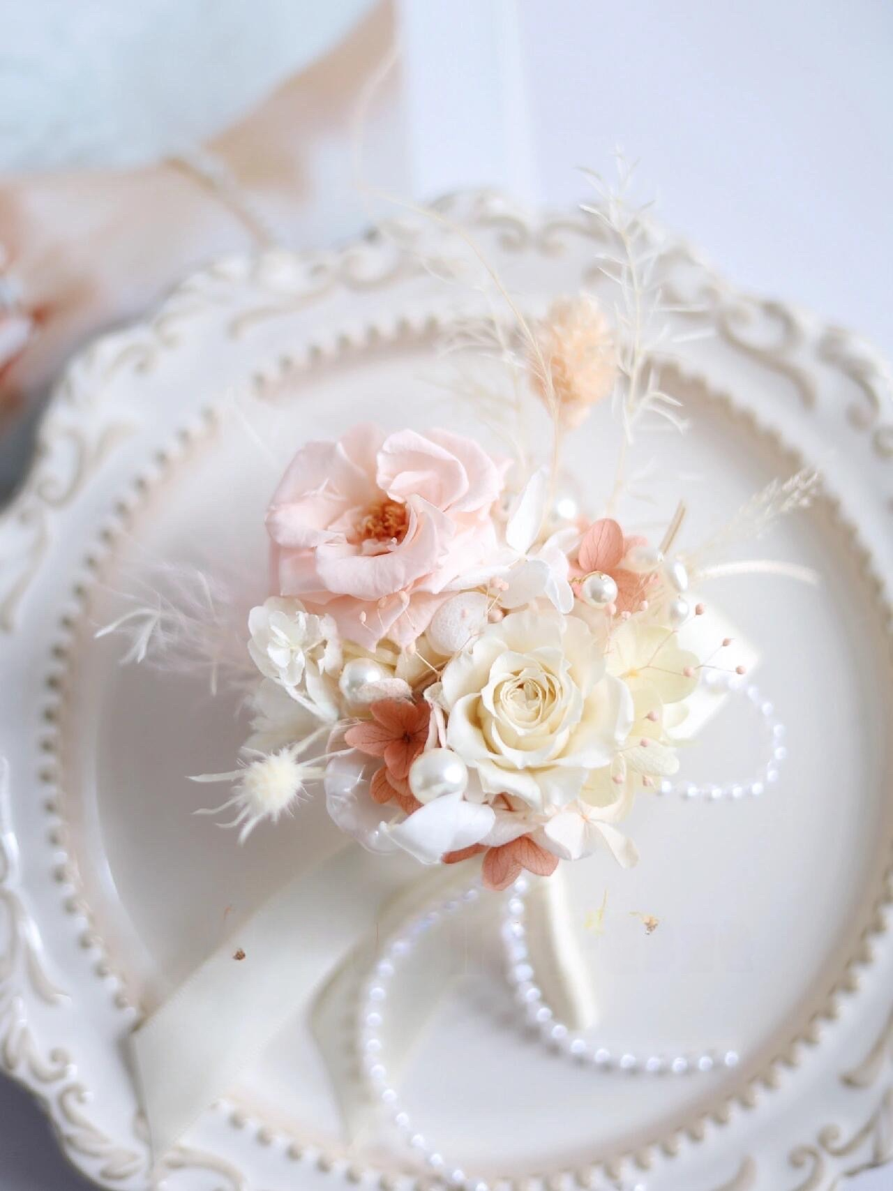 Boutonniere With Soft Pink & Ivory Rose