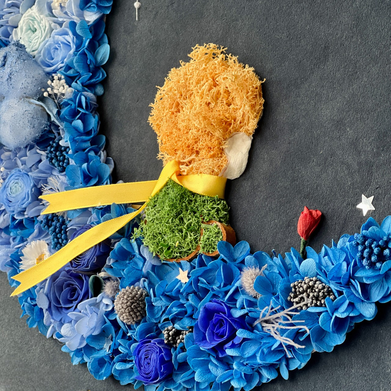 The Little Prince Le Petit Prince preserved floral artwork featuring roses and hydrangeas, capturing the iconic moonlit scene. A perfect tribute to imagination and adventure.