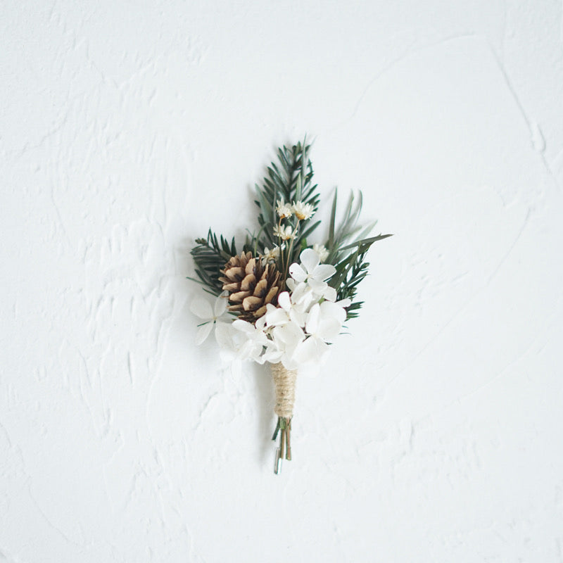 Boutonniere In Ivory White With Pine Cone