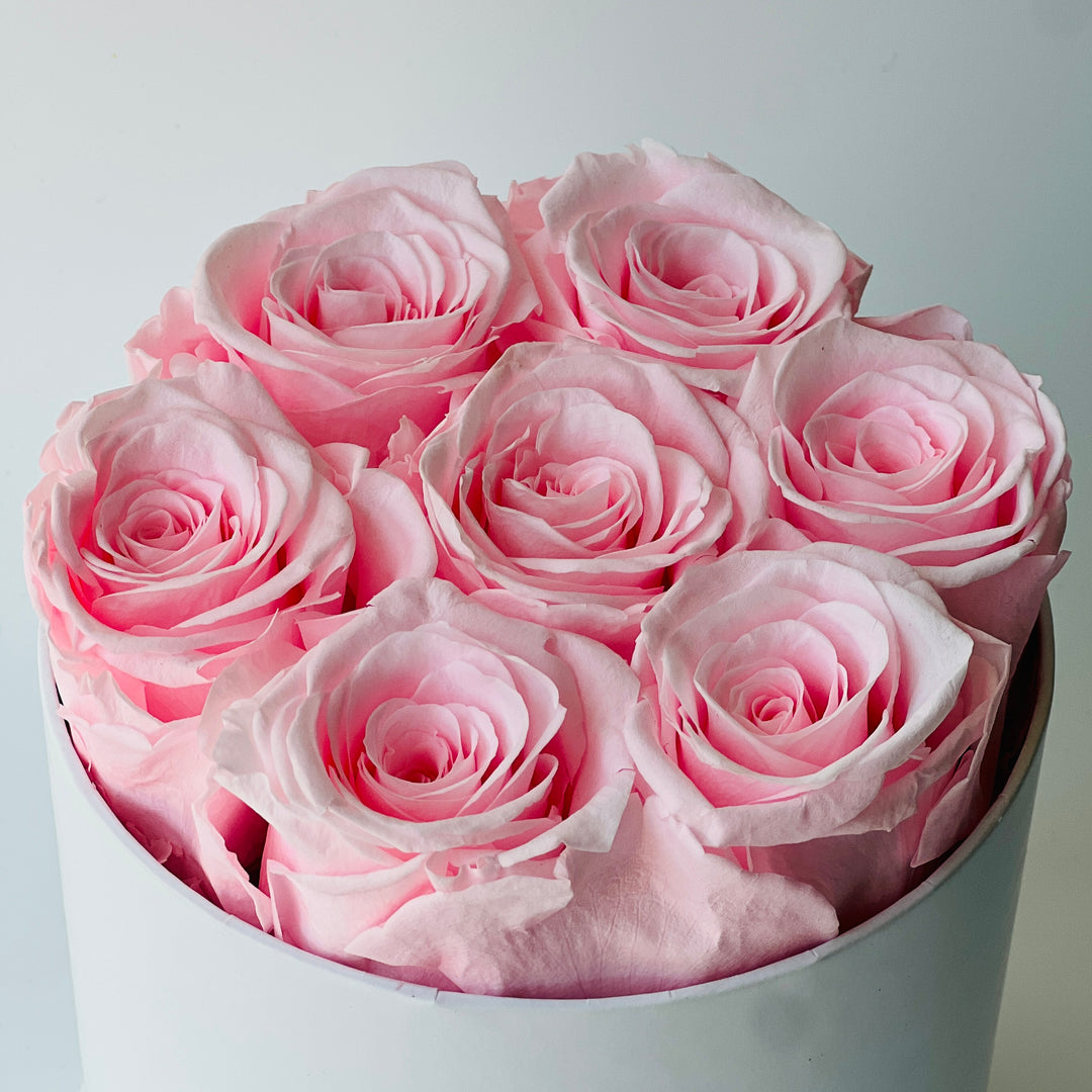 Round Hatbox With Pink Roses