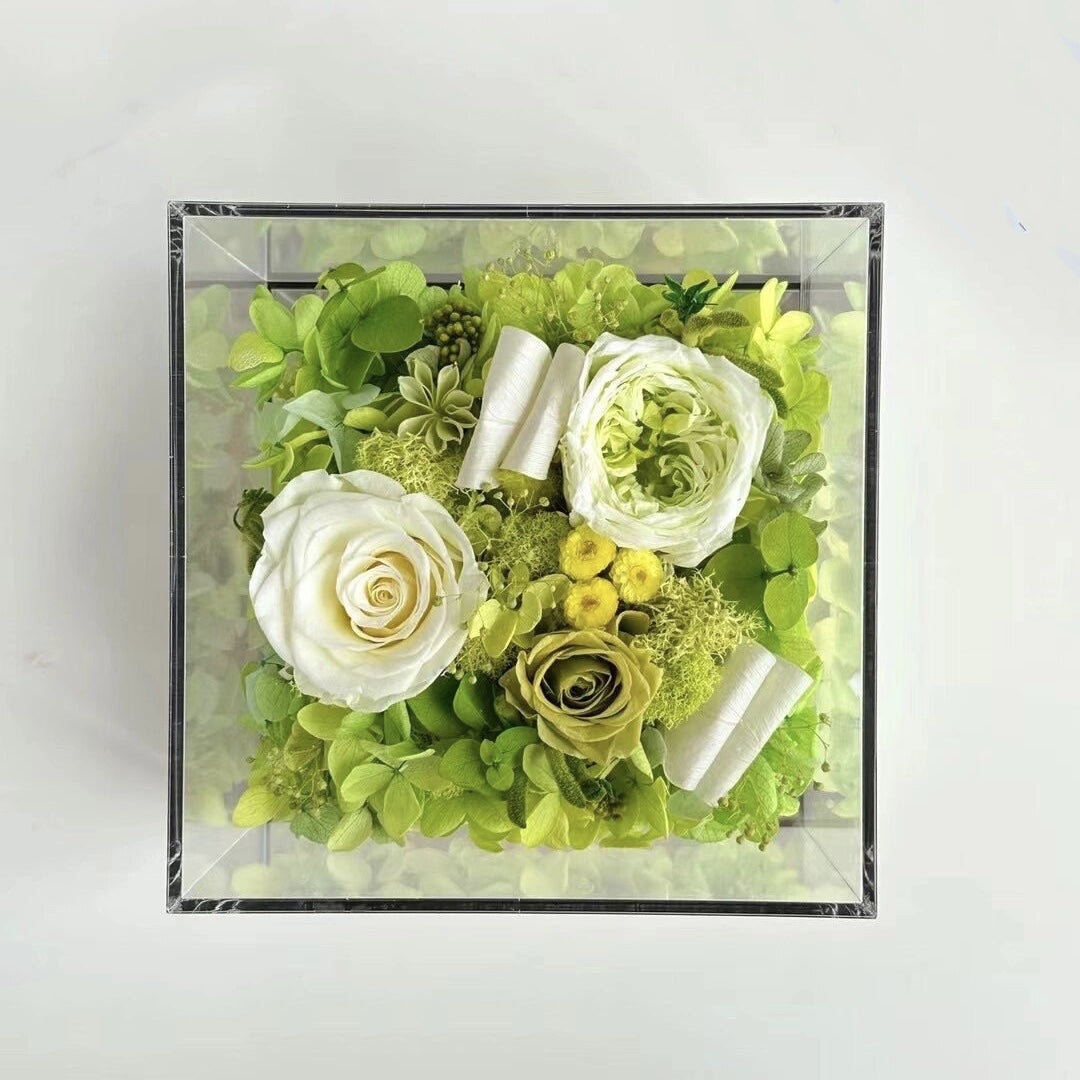 The 3 Rose Mini Floral Box features three preserved roses beautifully arranged in a compact box. A perfect eternity rose gift for making a thoughtful and elegant gesture on any special occasion.