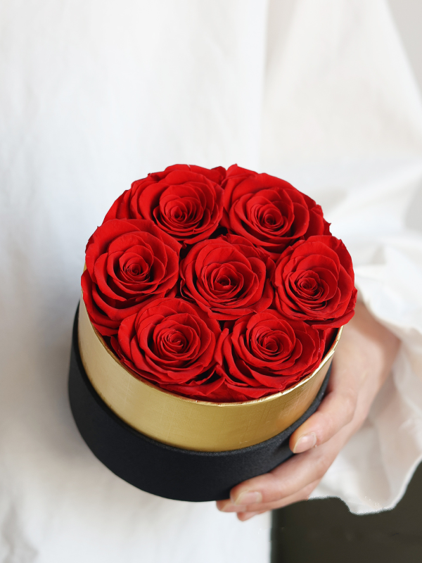 Round Floral Box With Roses - Small