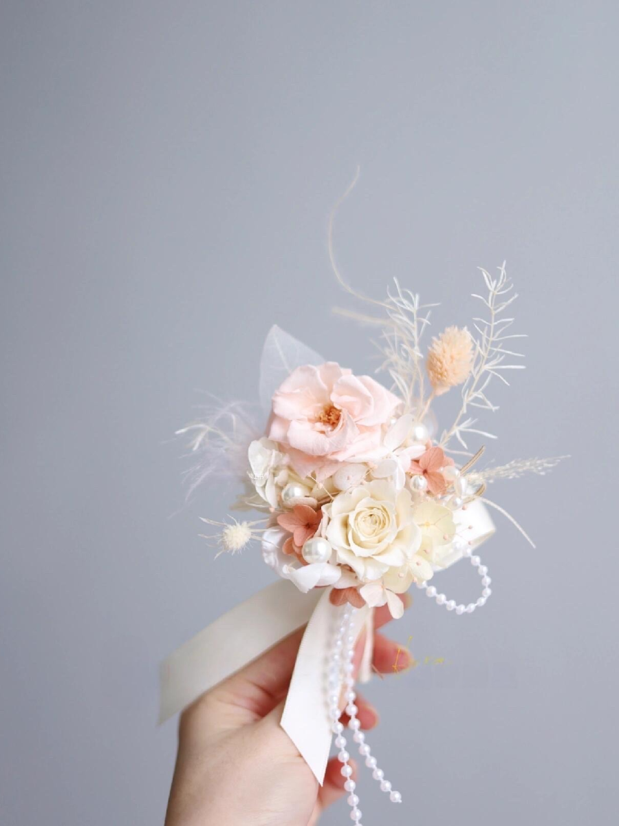 Boutonniere With Soft Pink & Ivory Rose