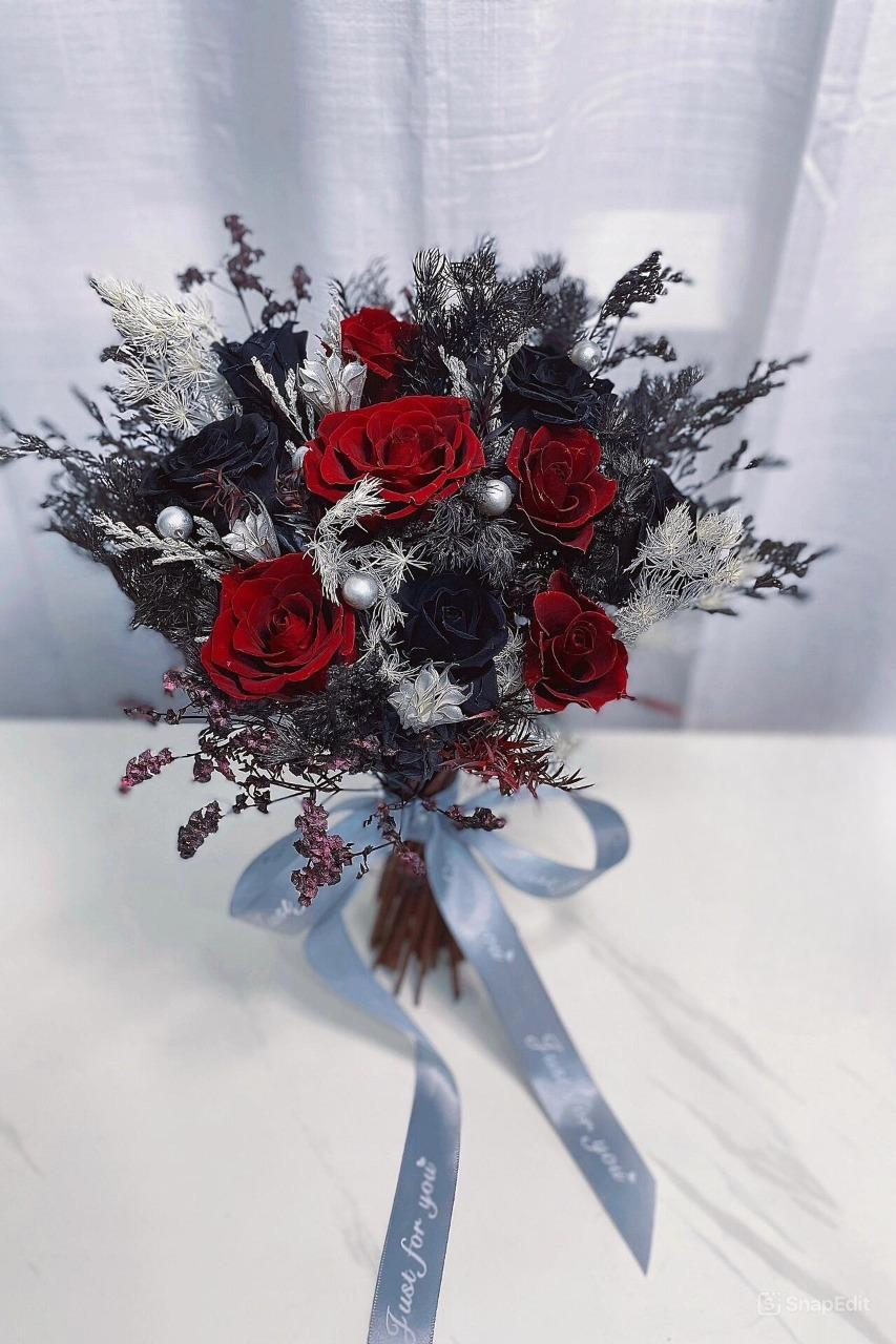 Midnight Elegance Bridal Bouquet - Preserved Flower Wedding Bouquet